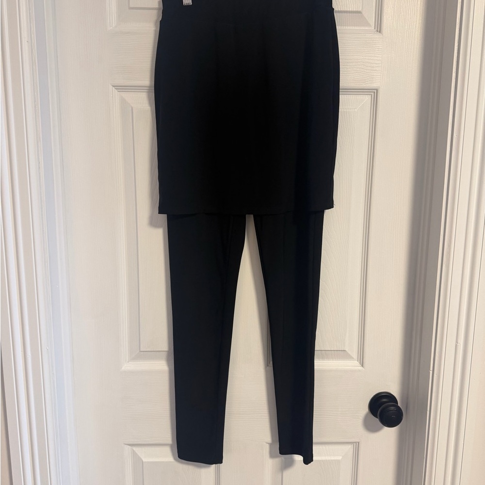 Frank Lyman Design leggings with built-in skirt